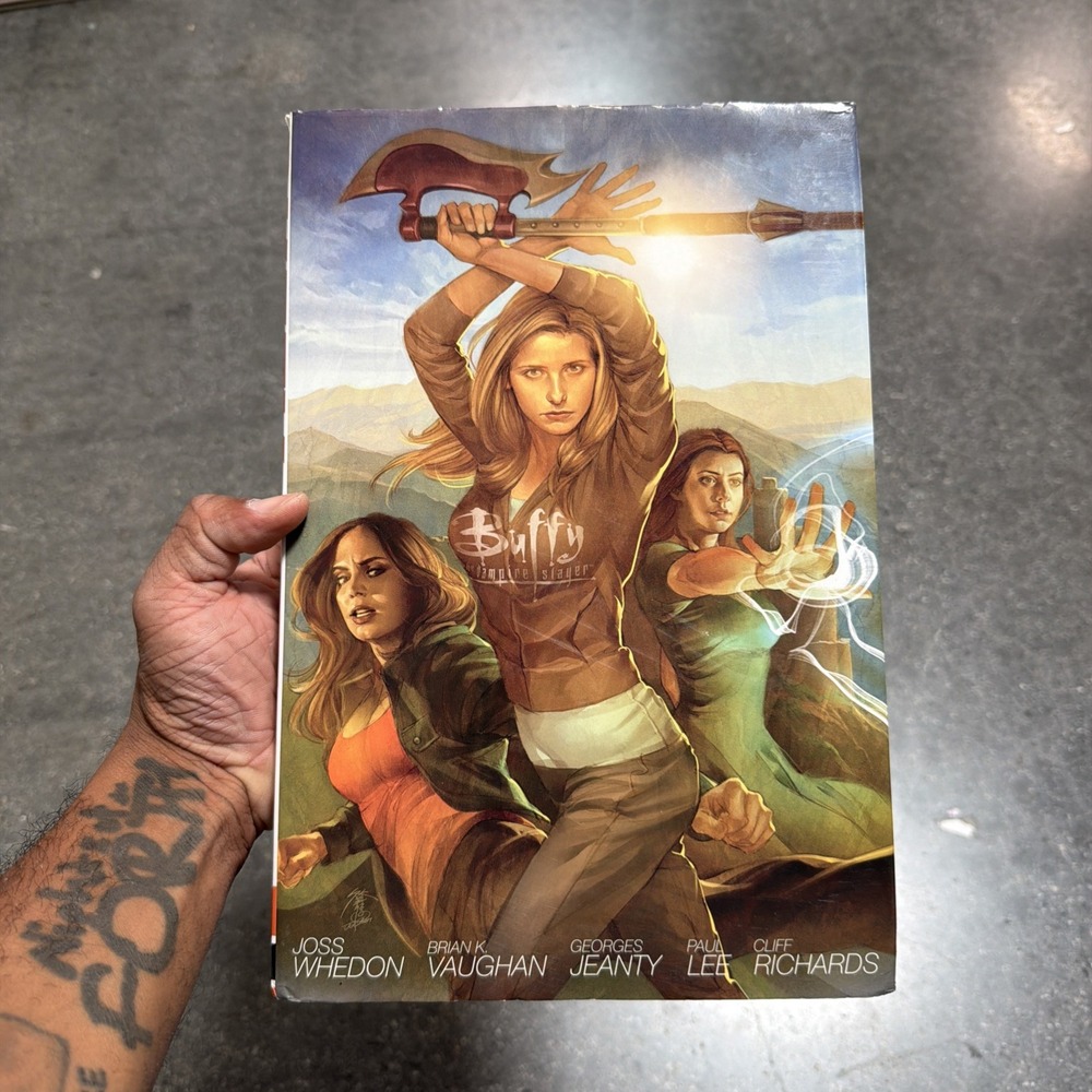 Buffy the Vampire Slayer Season 8: Library Edition #1 (Dark Horse Comics)